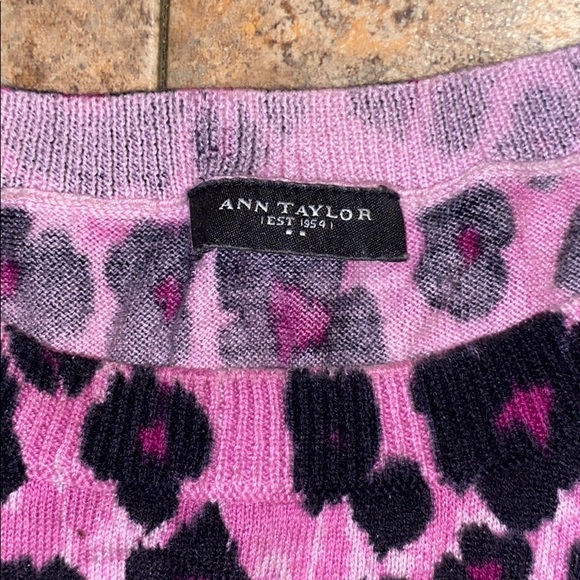 Ann taylor sweater size small - Picture 2 of 4
